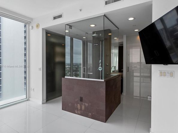 1040 Biscayne Blvd 3106, Miami FL 33132
