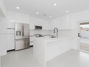 4202 SW 98th Ave, Miami FL 33165