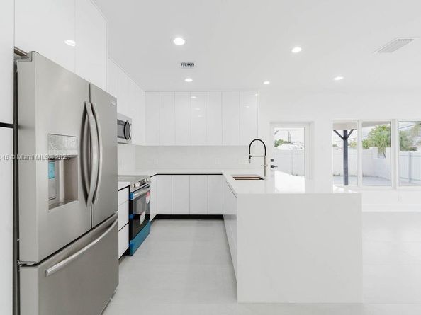 4202 SW 98th Ave, Miami FL 33165