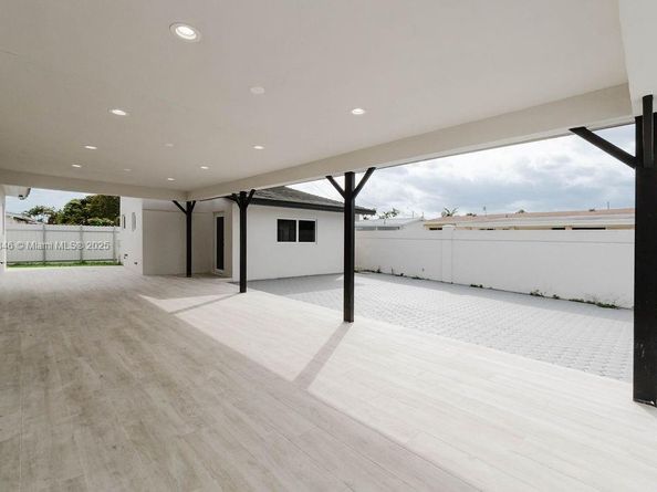 4202 SW 98th Ave, Miami FL 33165