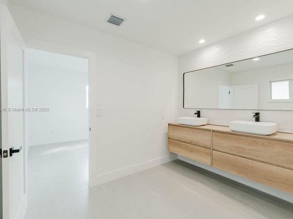 4202 SW 98th Ave, Miami FL 33165
