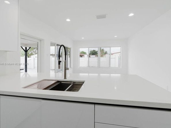 4202 SW 98th Ave, Miami FL 33165