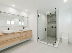 4202 SW 98th Ave, Miami FL 33165