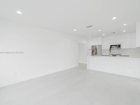 4202 SW 98th Ave, Miami FL 33165