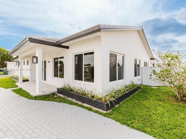 4202 SW 98th Ave, Miami FL 33165