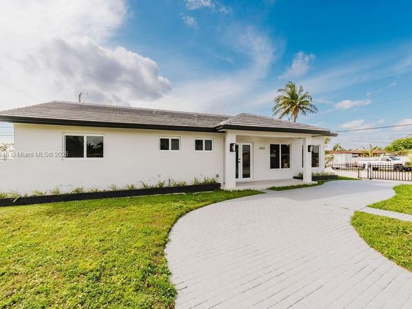 4202 SW 98th Ave, Miami FL 33165