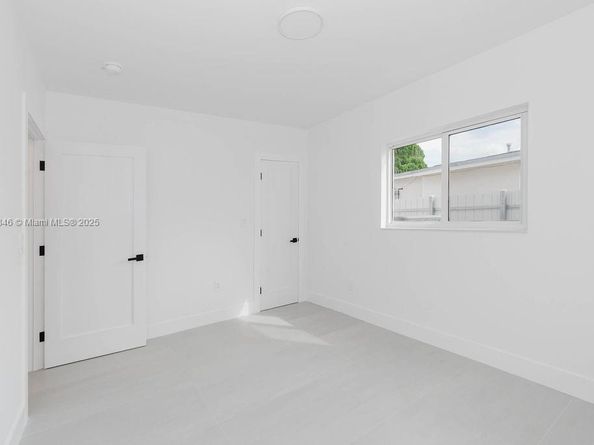 4202 SW 98th Ave, Miami FL 33165