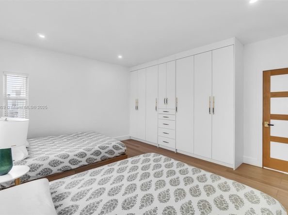 2043 SW 7th St, Miami FL 33135