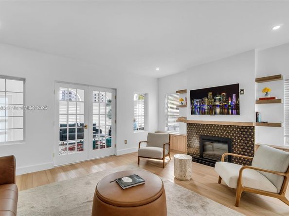 2043 SW 7th St, Miami FL 33135