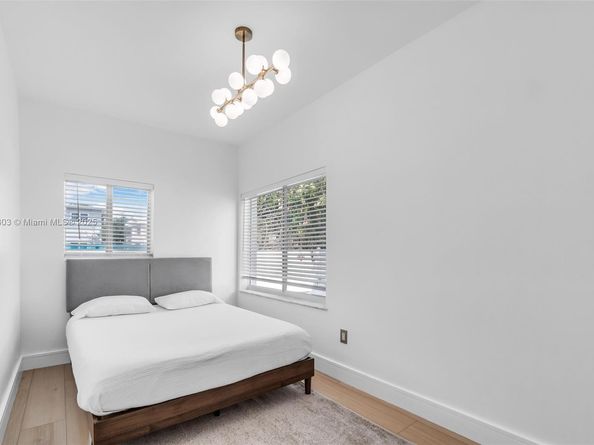 2043 SW 7th St, Miami FL 33135