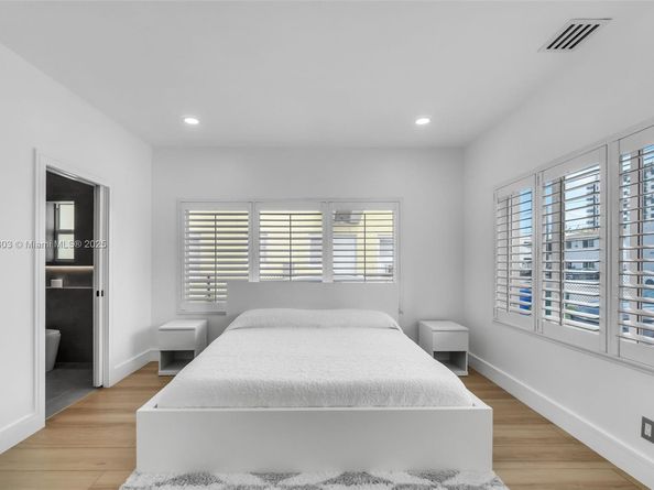 2043 SW 7th St, Miami FL 33135