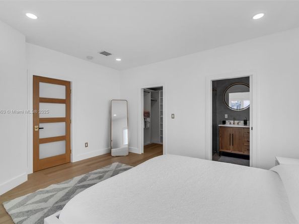 2043 SW 7th St, Miami FL 33135