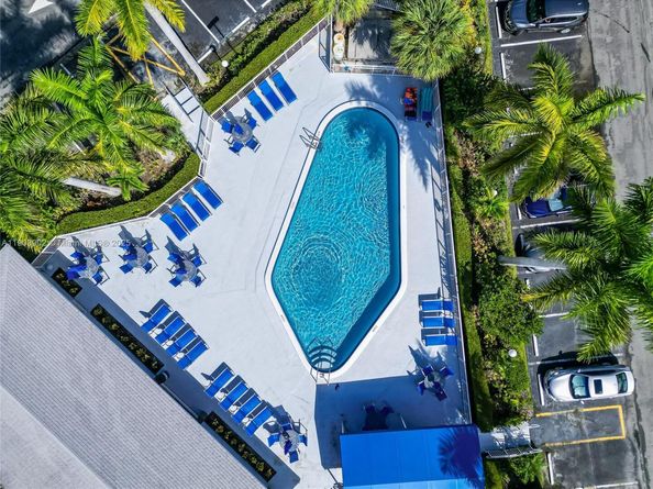 455 Paradise Isle Blvd 106, Hallandale Beach FL 33009