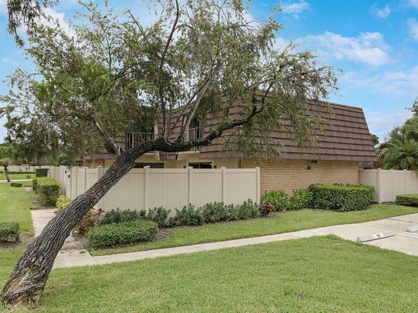 7126 71st Way, West Palm Beach FL 33407