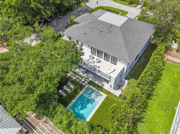 7001 SW 71st Ave, Miami FL 33143