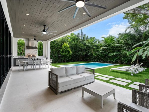 7001 SW 71st Ave, Miami FL 33143