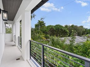 7001 SW 71st Ave, Miami FL 33143