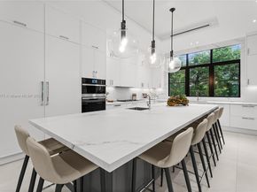 7001 SW 71st Ave, Miami FL 33143