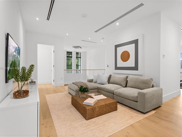 7001 SW 71st Ave, Miami FL 33143