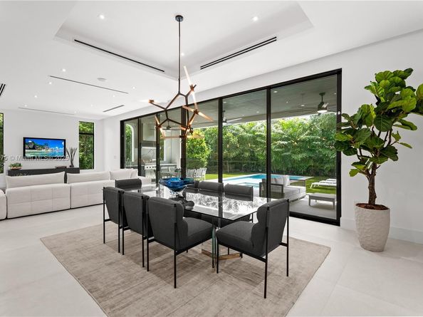 7001 SW 71st Ave, Miami FL 33143