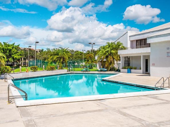 100 NW 76th Ave 4042, Plantation FL 33324