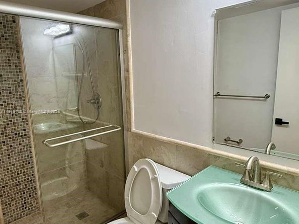 100 NW 76th Ave 4042, Plantation FL 33324