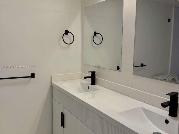 100 NW 76th Ave 4042, Plantation FL 33324