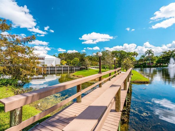 100 NW 76th Ave 4042, Plantation FL 33324