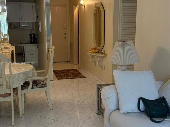 1395 NE 167th St 203, Miami FL 33162