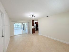 8581 NW 17th St, Plantation FL 33322