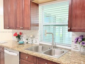 8581 NW 17th St, Plantation FL 33322