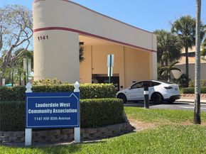 8581 NW 17th St, Plantation FL 33322