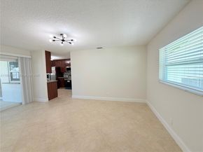 8581 NW 17th St, Plantation FL 33322