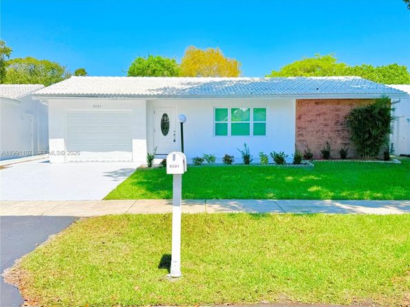 8581 NW 17th St, Plantation FL 33322
