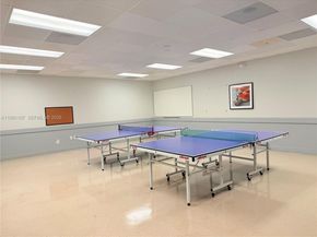 8581 NW 17th St, Plantation FL 33322