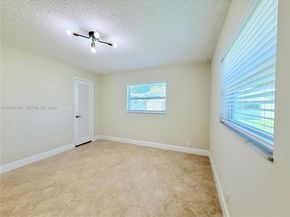 8581 NW 17th St, Plantation FL 33322