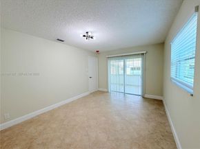8581 NW 17th St, Plantation FL 33322