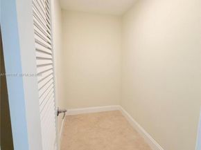 8581 NW 17th St, Plantation FL 33322
