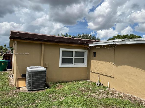 720 NW 38th Ave, Lauderhill FL 33311