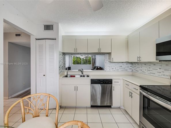 6698 N 10th Ave N 218, Lake Worth FL 33467