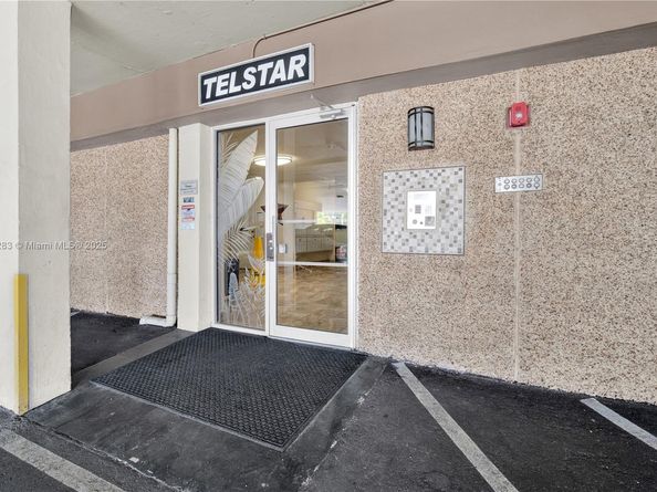 1811 Jefferson St 209, Hollywood FL 33020