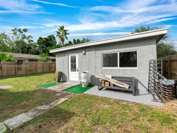 621 NW 15th Ave, Pompano Beach FL 33069