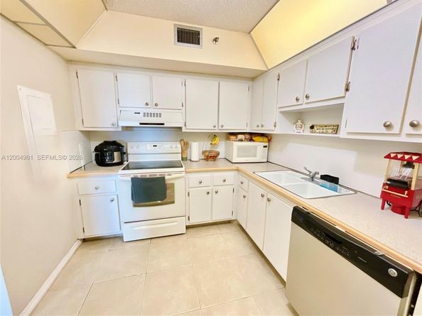 919 Hillcrest Dr 504, Hollywood FL 33021