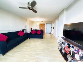 919 Hillcrest Dr 504, Hollywood FL 33021