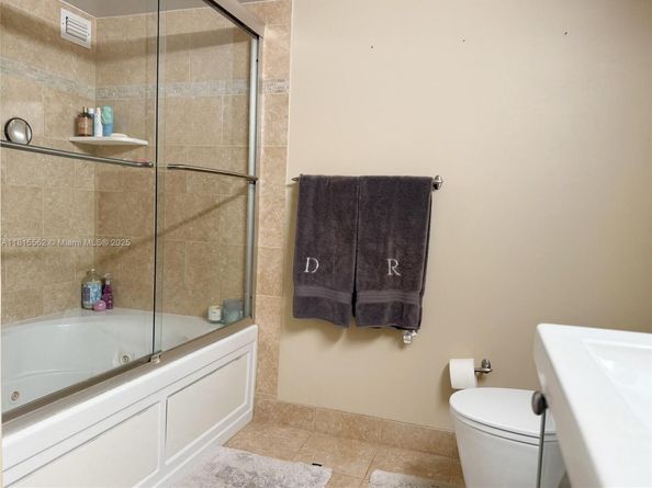 800 Parkview Dr 820, Hallandale Beach FL 33009