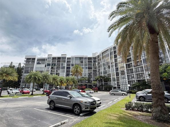 800 Parkview Dr 820, Hallandale Beach FL 33009