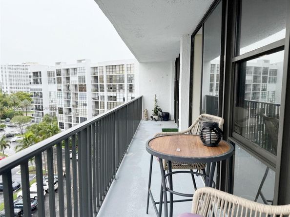 800 Parkview Dr 820, Hallandale Beach FL 33009