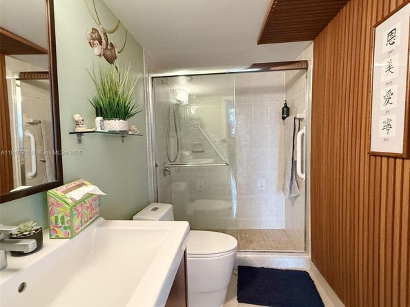 800 Parkview Dr 820, Hallandale Beach FL 33009