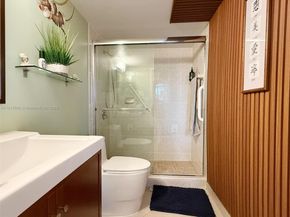 800 Parkview Dr 820, Hallandale Beach FL 33009