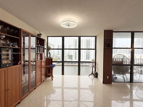 800 Parkview Dr 820, Hallandale Beach FL 33009